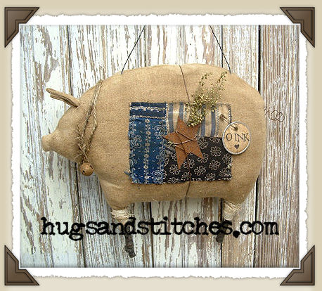 1012 - Small Prim Pig w/Quilt Blanket